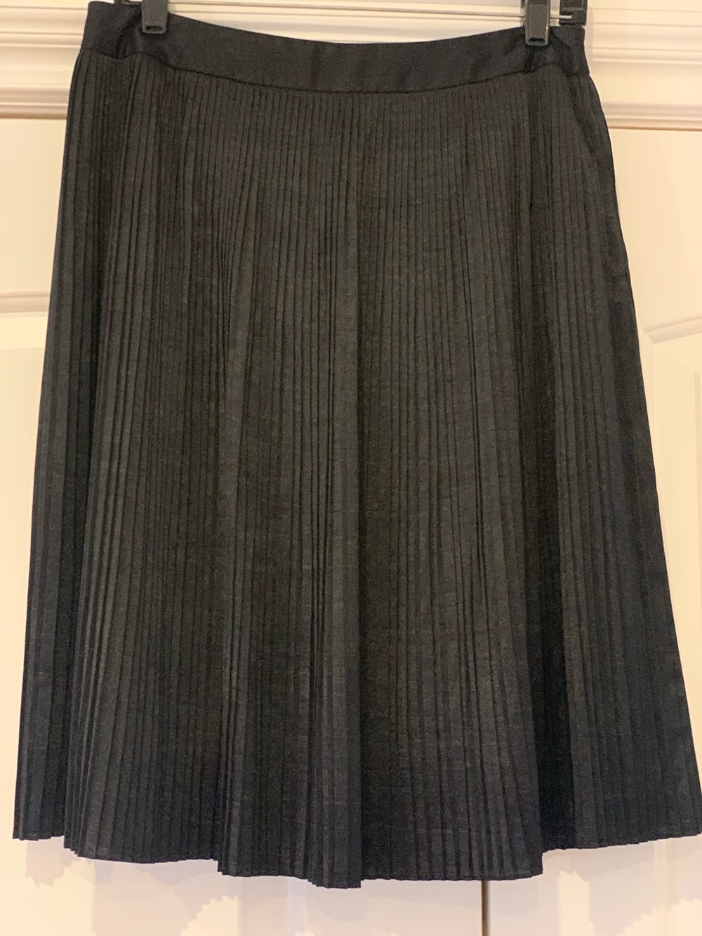 Anne Klein Black Pleated Skirt.  Sz 8
